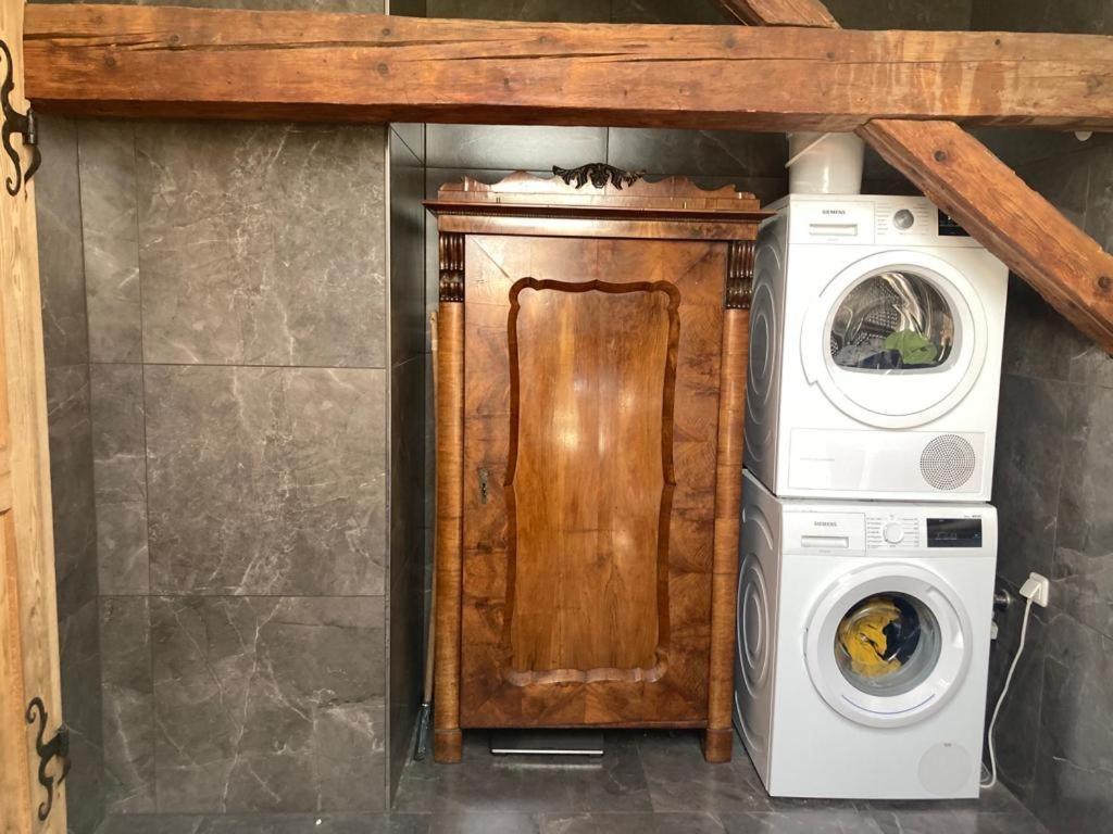 Altbau Zimmer In Аниф Екстериор снимка